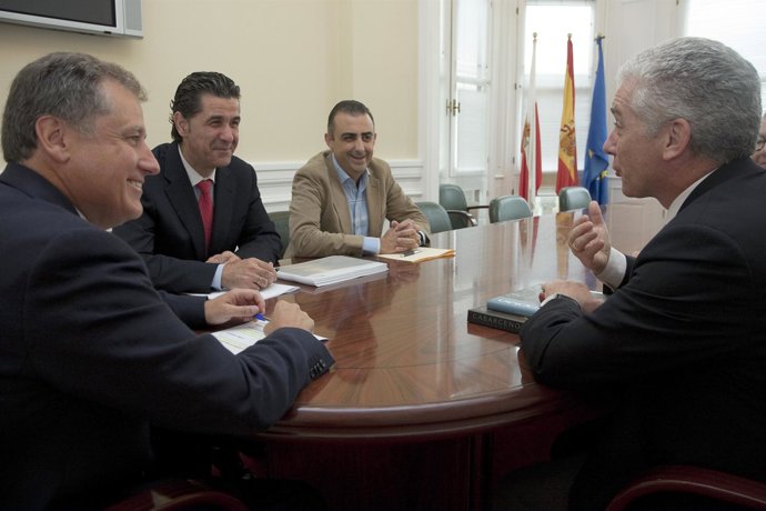 El consejero y el director de Turespaña