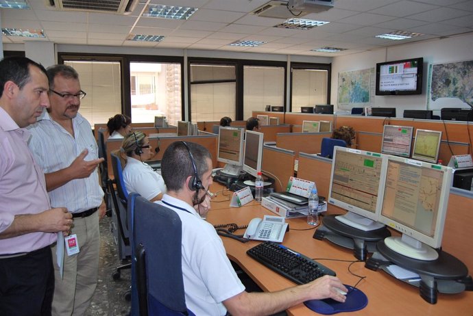 Ruiz Espejo en una reunión con el Sistema Emergencias 112 Andalucía en Málaga