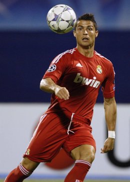 Cristiano Ronaldo Con La Segunda Equipación De 'Champions'