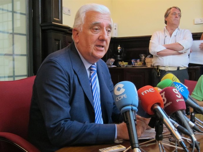 El presidente de la CEA, Santiago Herrero