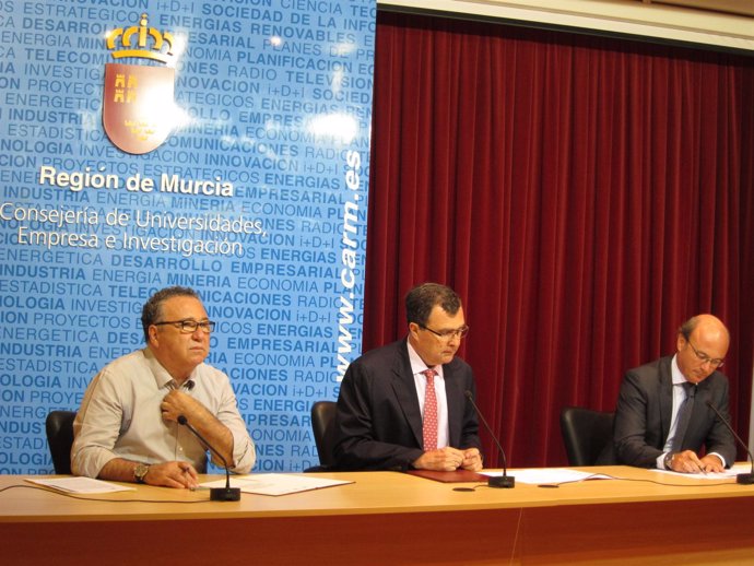 Contreras (Molina) , Ballesta (Consejero), Juan Hernández (Director del INFO)