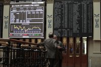 El Ibex pierde un 0,88%, pero conserva la cota de los 7.000 puntos