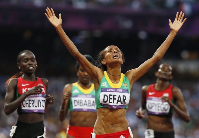 La atleta etíope Meseret Defar tras ganar el 5000 m