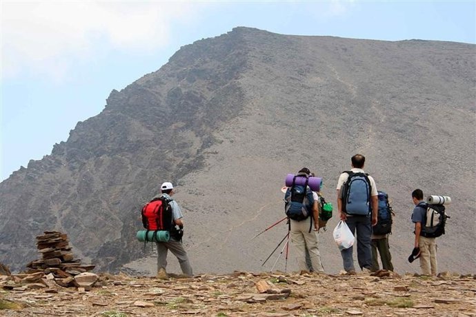 Montañeros En Sierra Nevada
