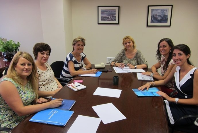 Imagen del encuentro de la diputada del PP y Armai-TLP