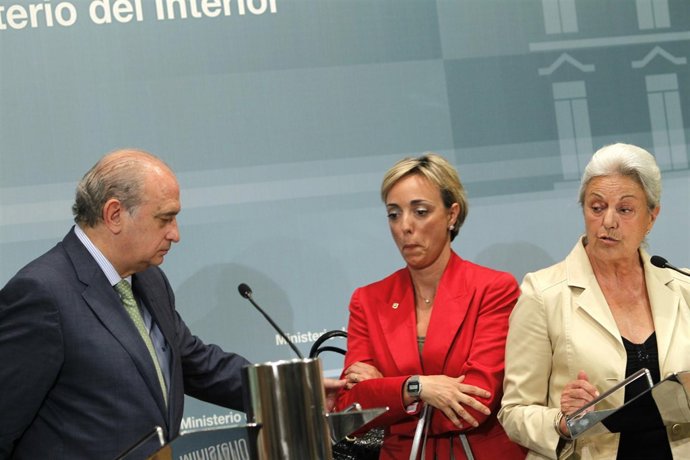 La esposa y la hija de Publio Cordón en Interior