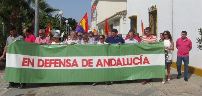 Los dirigentes de IULV-CA en el homenaje a Blas Infante