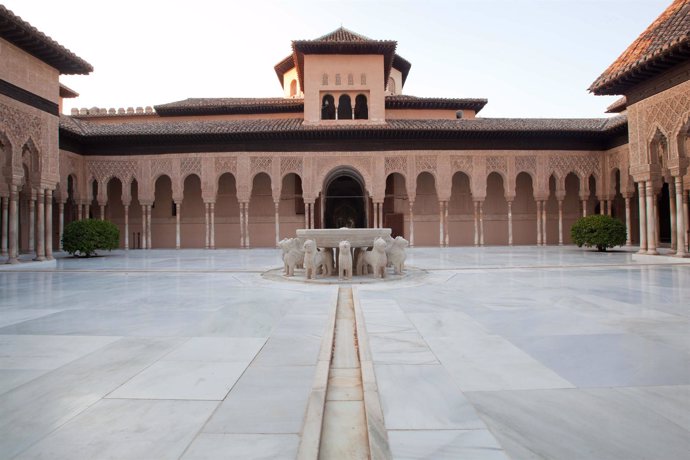 Patio de los Leones de la Alhambra 