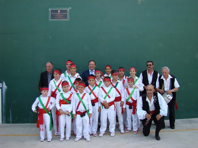 Sanz, en la inauguración del frontón de Villavelayo