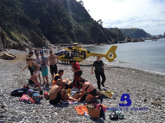 Atención sanitaria al herido.