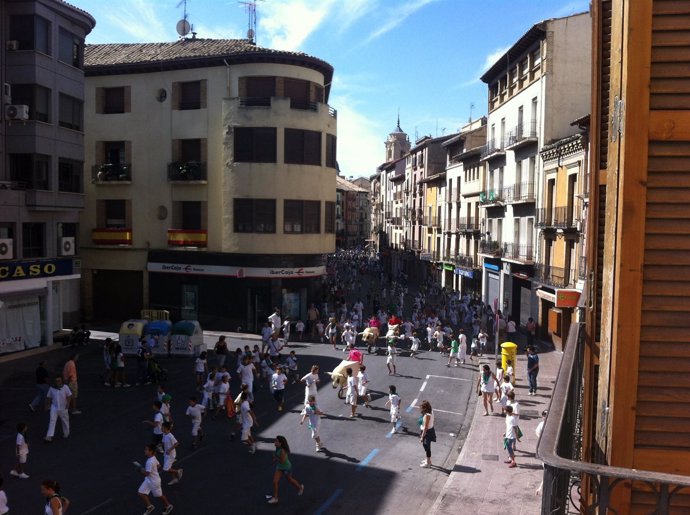 Encierro infantil organizado por las peñas en Huesca
