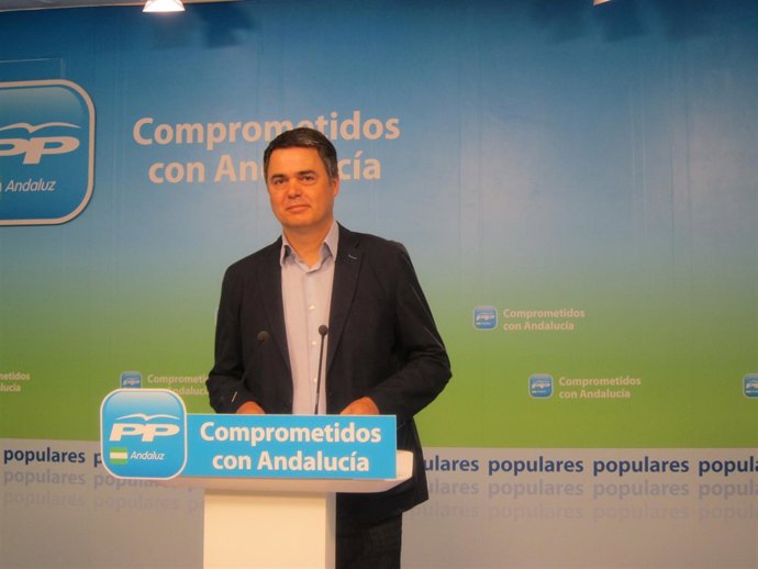 El portavoz del Grupo Popular en el Parlamento andaluz, Carlos Rojas