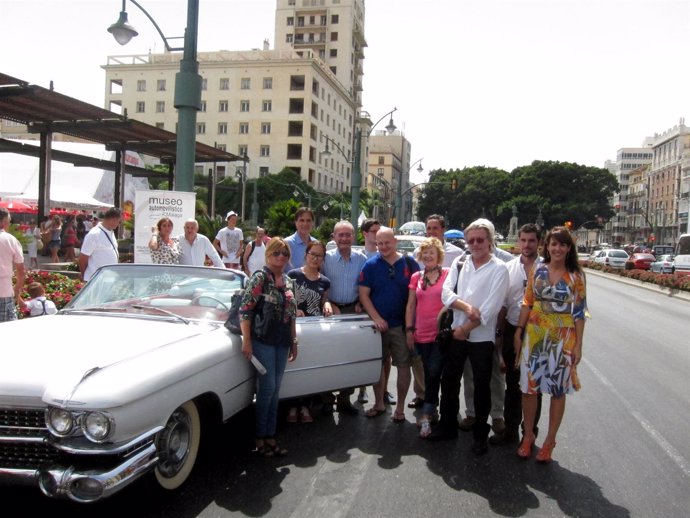 Paseo con coches del Museo Automovilístico de Málaga