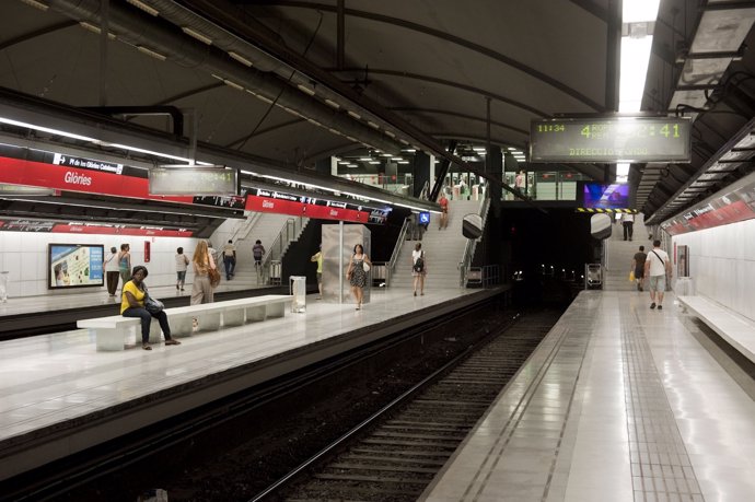 Remodelada Estación De Glòries (L1) Del Metro De Barcelona