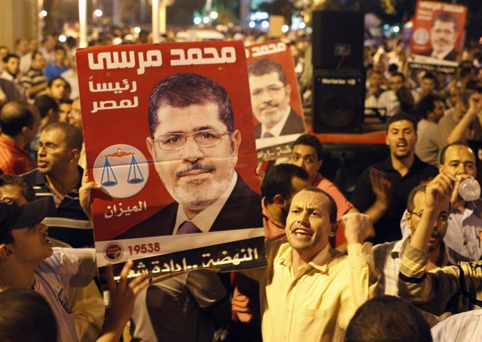 Concentración de egipcios en apoyo a Mursi en Tahrir