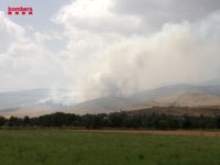 Incendios.- Un total de 15 vehículos de los Bomberos continúan remojando el fuego de Ger (Gerona)