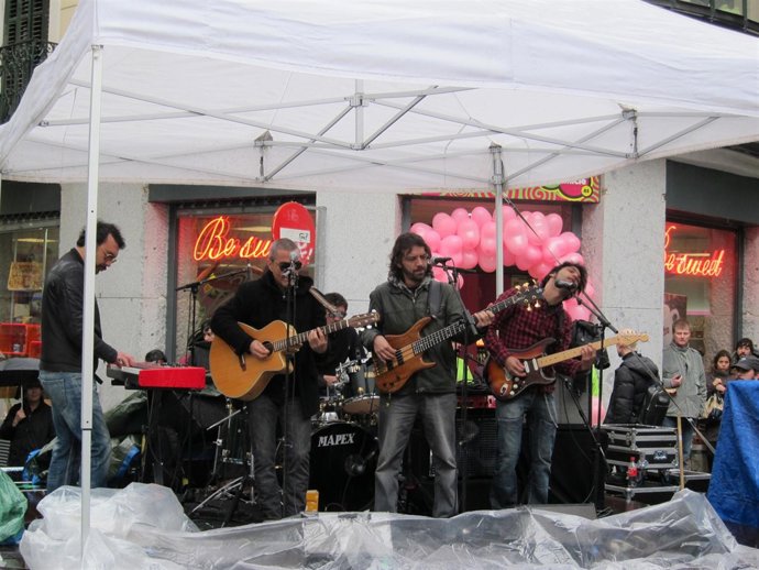 Nacha Pop inaugura la nueva plazuela de Antonio Vega