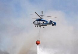 Helicóptero en tareas de extinción de incendios
