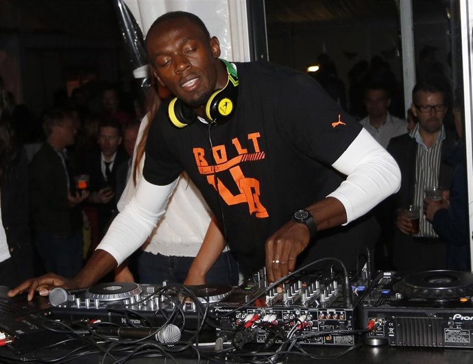 El velocista jamaicano Usain Bolt deslumbró es DJ