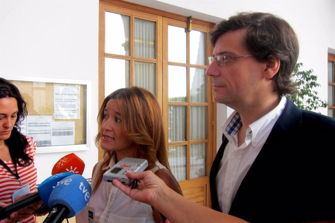 Verónica Pérez y Carmelo Gómez (PSOE), hoy en el Parlamento andaluz