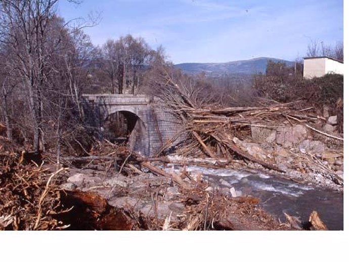 Destrozos Por Avenidas E Inundaciones