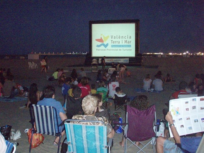 Cine De Verano En La Playa De Valencia.