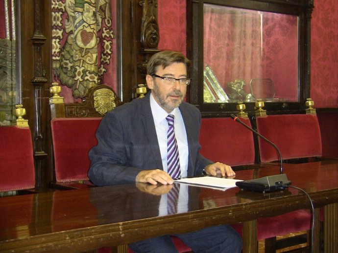 El Concejal Del PSOE En El Ayuntamiento De Granada Baldomero Oliver