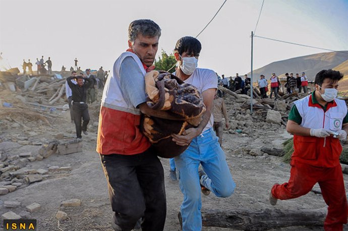 Labores de rescate en Irán por los terremotos