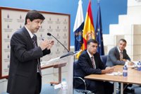 El Ejecutivo regional asegura que Canarias tiene medios aéreos y destaca la "disponibilidad" del Estado