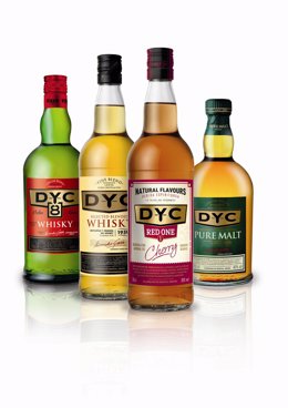 DYC Red One, junto a otros whiskies de la marca
