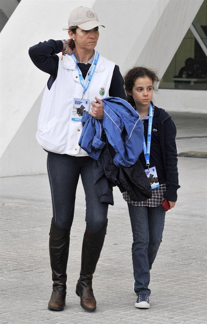 La Infanta Elena Y Victoria Federica En Valencia