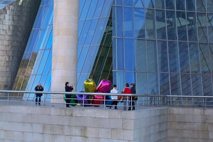 Turistas en el Museo Guggenheim
