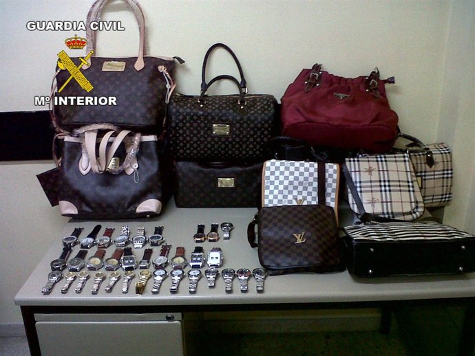 Material decomisado en el 'top manta'