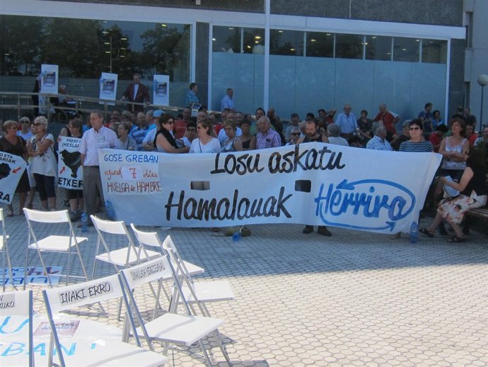 Concentración De Herrira En El Hospital Donostia.
