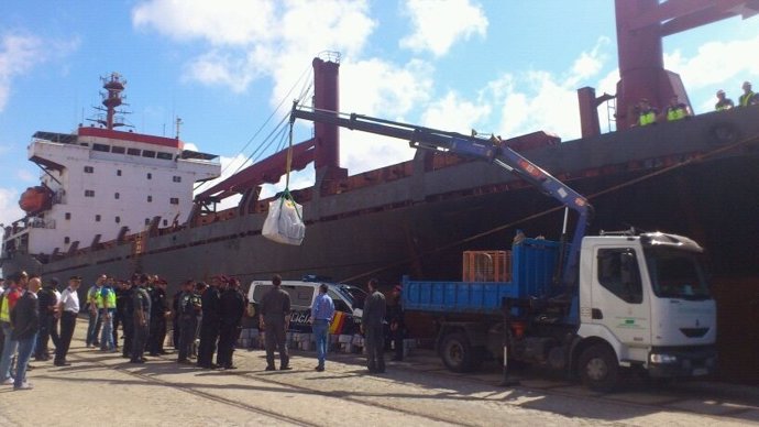 Barco interceptado en Cádiz con una gran cantidad de droga en su interior
