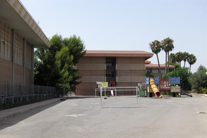 Fachada del Colegio Maristas de Alicante