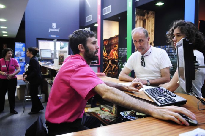 Visitantes Antendidos Por Un Miembro Del SAIT