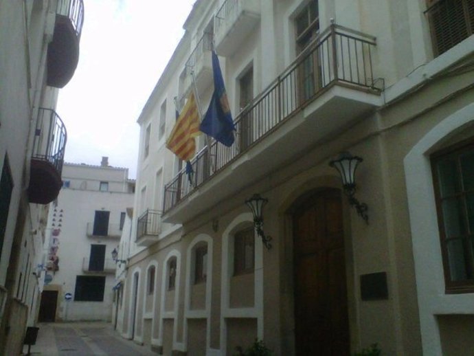 Fachada Del Ayuntamiento De Tossa De Mar (Girona)
