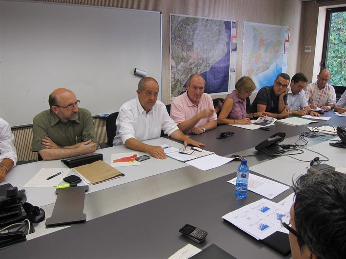 El Conseller F.Puig Reunido Sobre La Ola De Calor