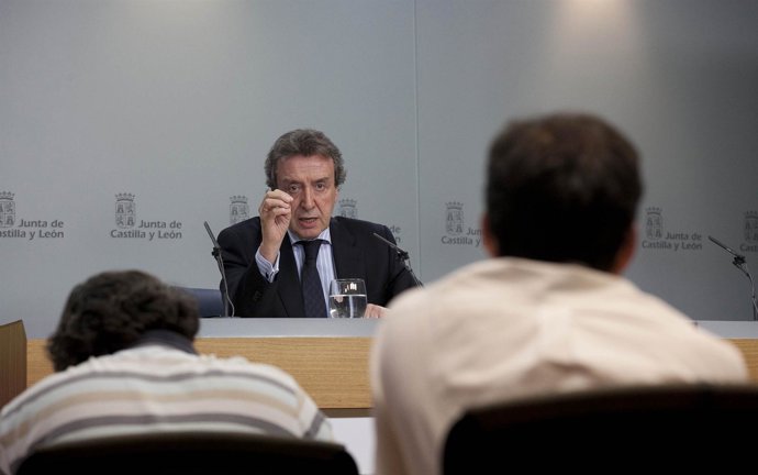 De Santiago-Juárez En Rueda De Prensa