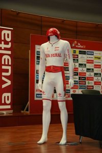 Ciclismo/Vuelta.- El Caja Rural lucirá una original equipación inspirada en las fiestas de San Fermín