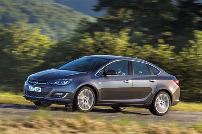 Opel Astra Sedán Cuatro Puertas