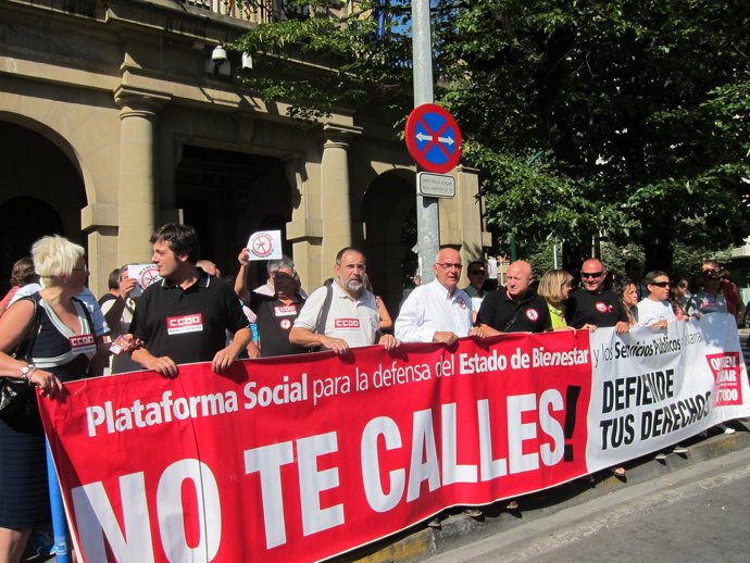 Concentración En Pamplona Contra Los Recortes Del PP.