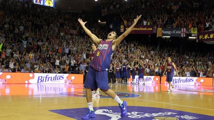 El Jugador Del FC Barcelona Regal Víctor Sada