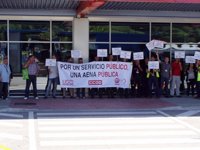 Los trabajadores de Parayas vuelven a concentrarse "en defensa de sus puestos y contra los recortes de Aena"