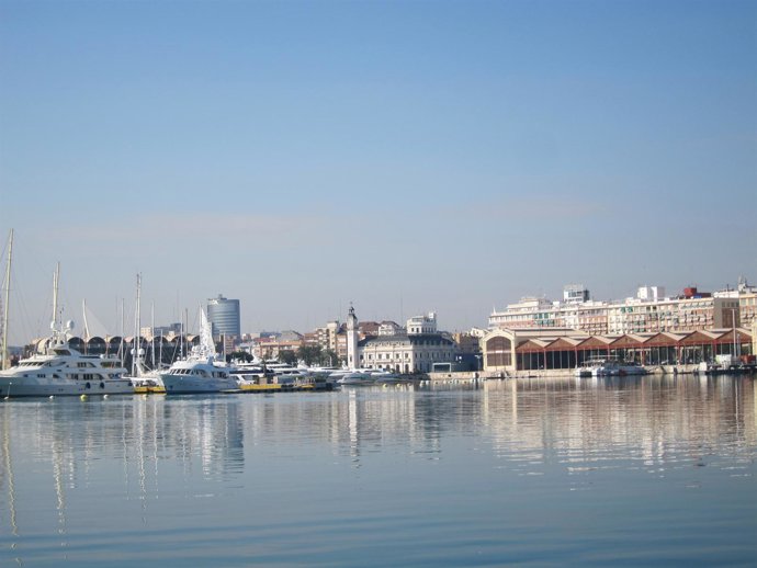 Dársena Del Puerto De Valencia