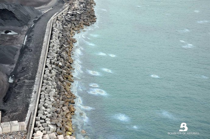 Vista Panorámica Del Vertido Frente A Carreño