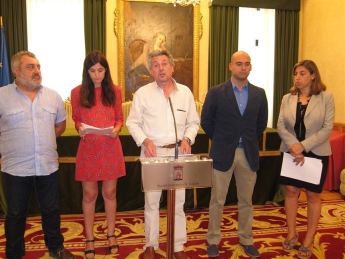 Carlos Rubiera, En El Centro