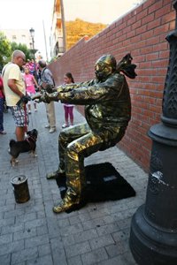 Las fiestas se llenan este fin de semana de conciertos, encierros y un Concurso de Estatuas Humanas