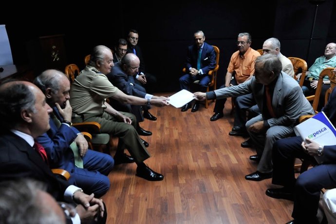 Don Juan Carlos, Con Pescadores Gaditanos En Algeciras